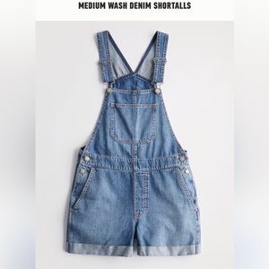 Hollister overalls -shortalls medium wash